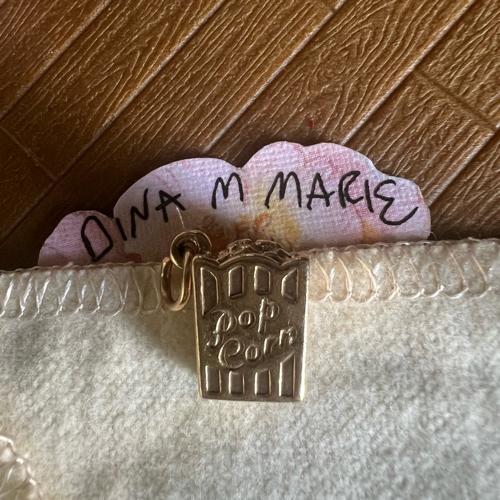 James Avery Retired 3d 14kt yellow gold Popcorn charm!